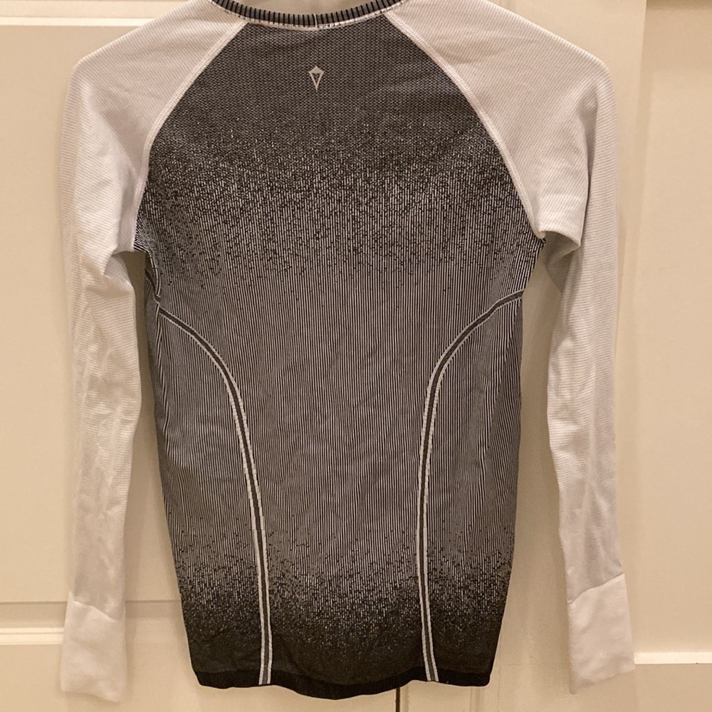 Girls ivivva long sleeve athletic top size 14 - Picture 3 of 4